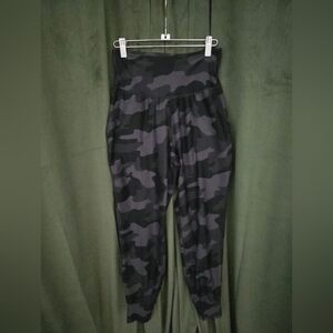 Old Navy Black & Gray Camo High-Waist Jogger Pants